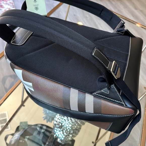 Authentic Burberry backpack - Picture 10 of 16